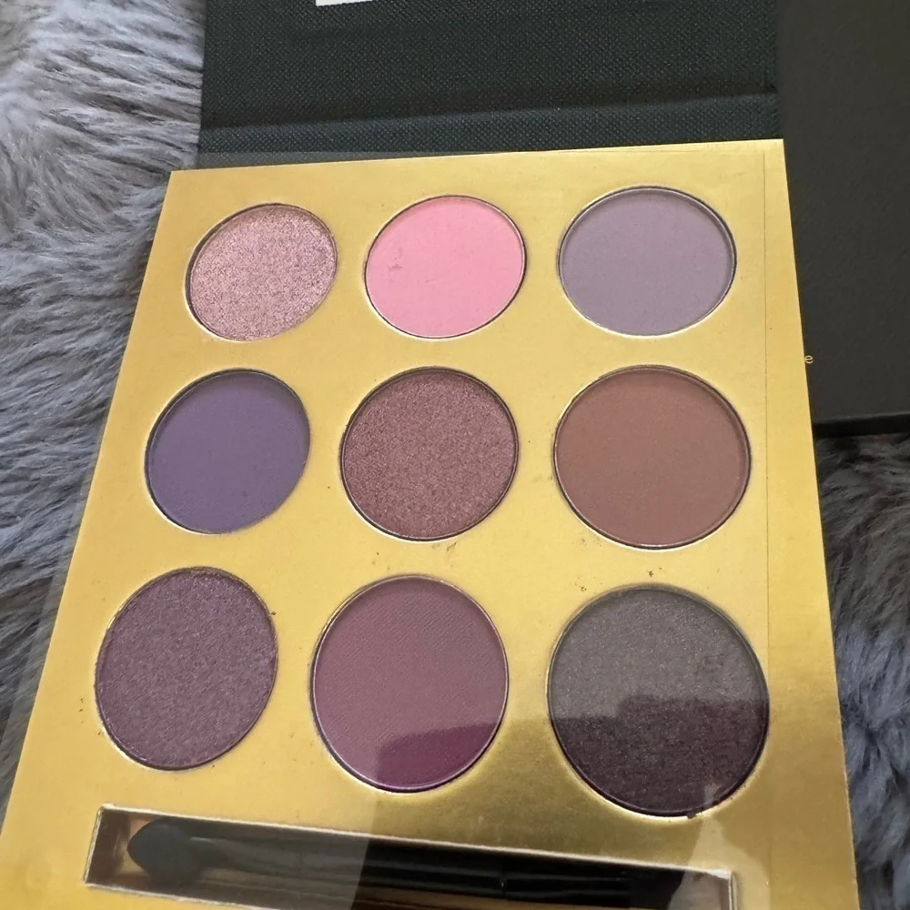 BE Denno Eyeshadow Palette